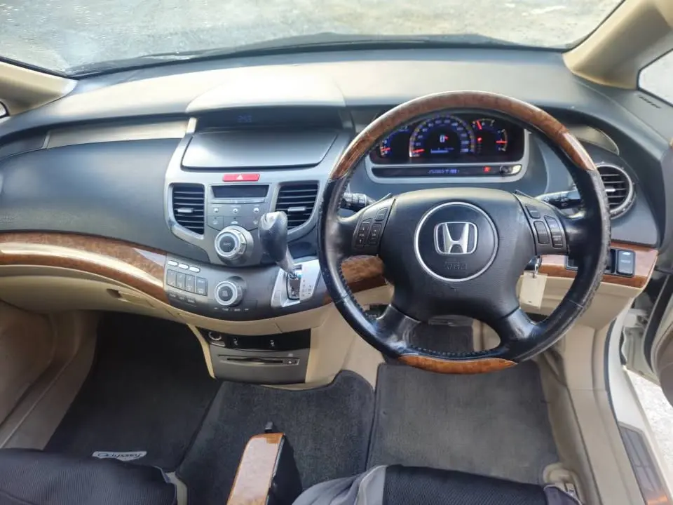 19-06-20026-2005-honda-oddessy-automatic-011.webp