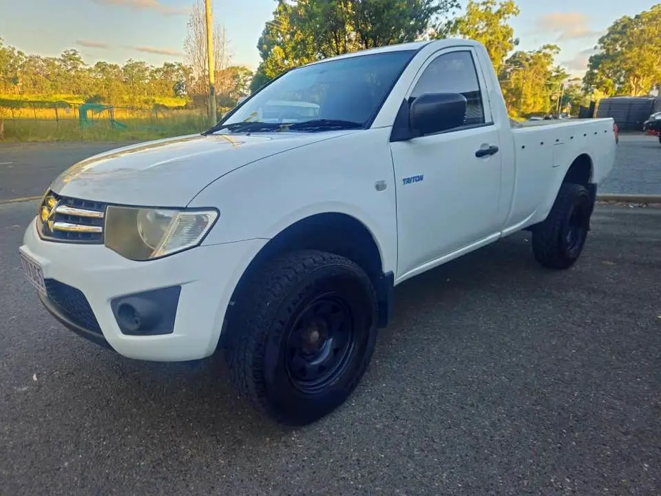 19-06-2026-2011-mitsubishi-triton-glx-highrider-4x2-001.webp