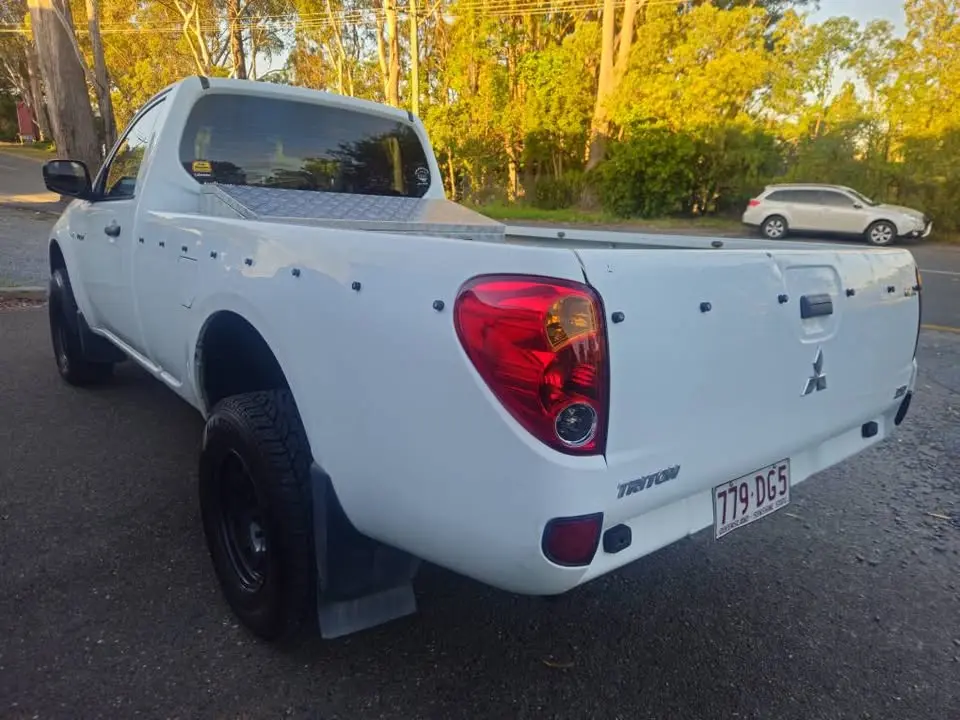 19-06-2026-2011-mitsubishi-triton-glx-highrider-4x2-005.webp