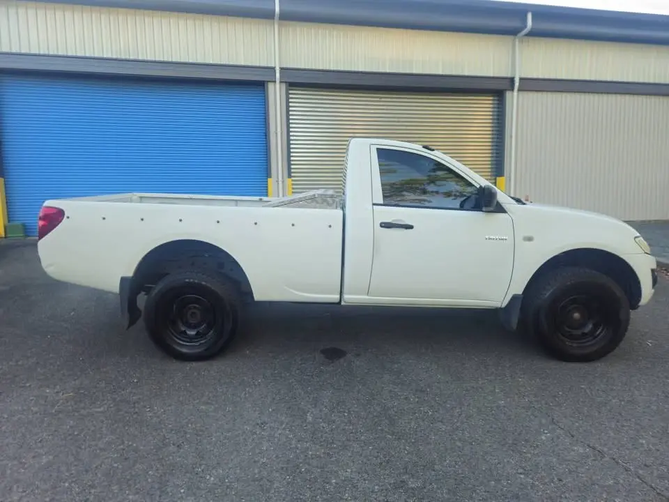 19-06-2026-2011-mitsubishi-triton-glx-highrider-4x2-007.webp