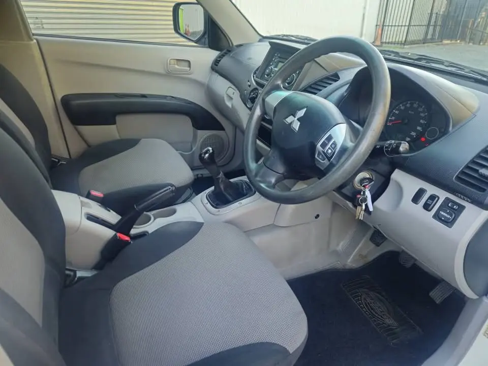 19-06-2026-2011-mitsubishi-triton-glx-highrider-4x2-010.webp