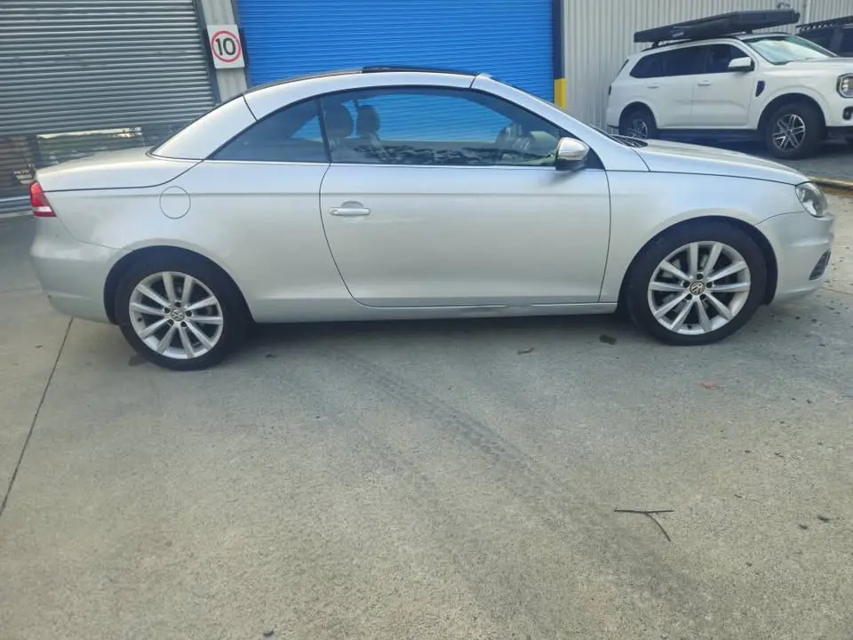 19-06-2026-2011-vw-eos-convertible-auto-008.webp