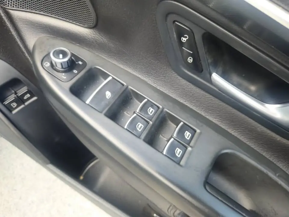 19-06-2026-2011-vw-eos-convertible-auto-015.webp