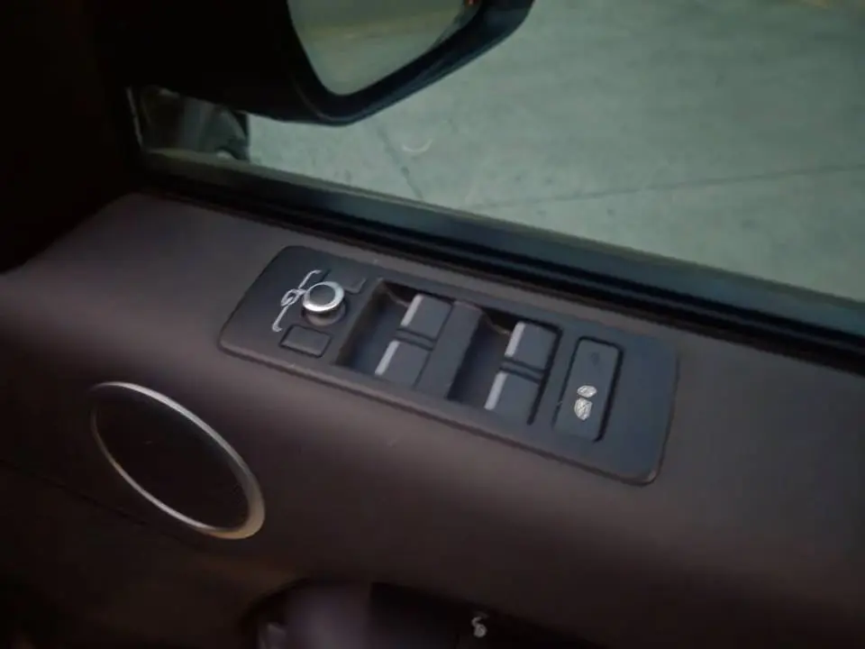 19-06-2026-2020-landrover-sd6-automatic-012.webp