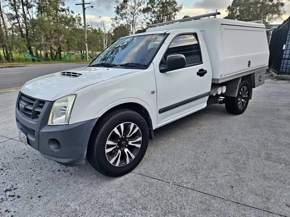 23-06-2026-isuzu-dmaz-traytop-001.webp
