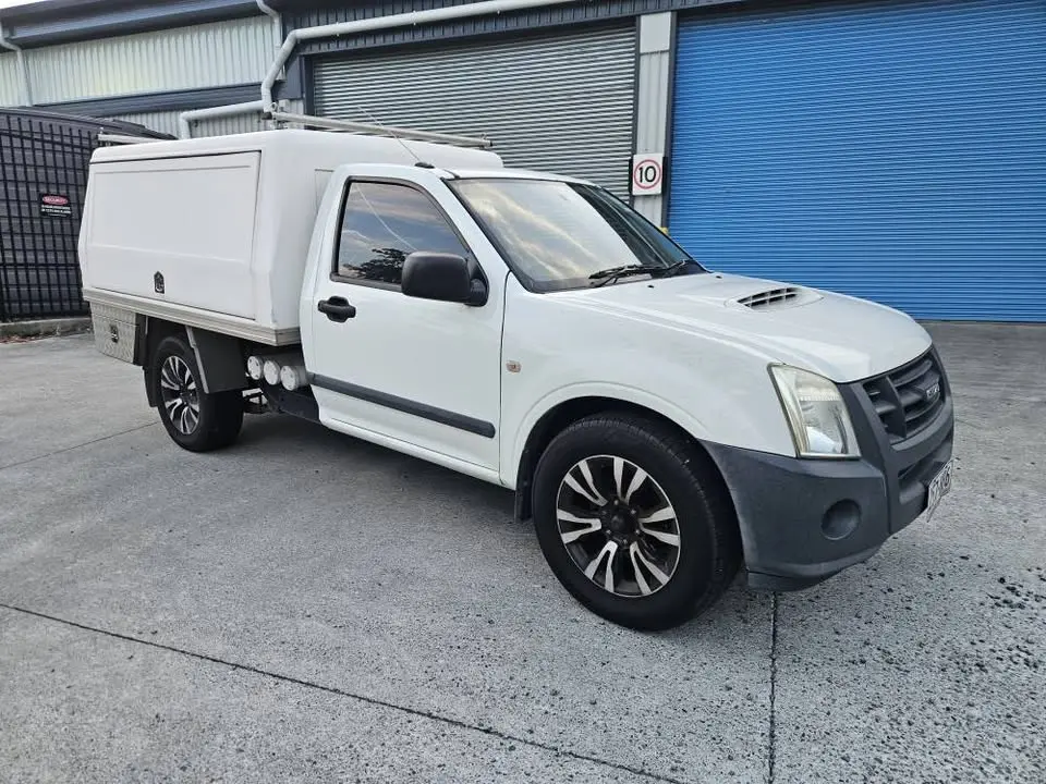 23-06-2026-isuzu-dmaz-traytop-002.webp