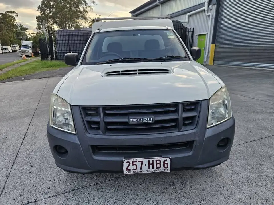 23-06-2026-isuzu-dmaz-traytop-003.webp