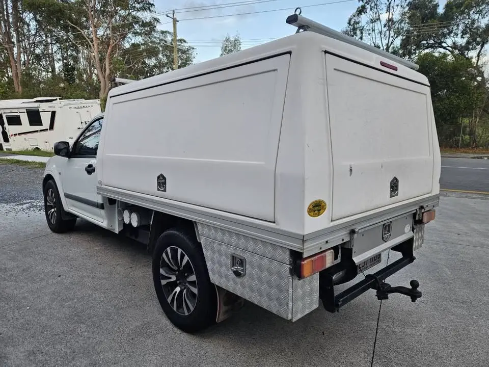 23-06-2026-isuzu-dmaz-traytop-005.webp