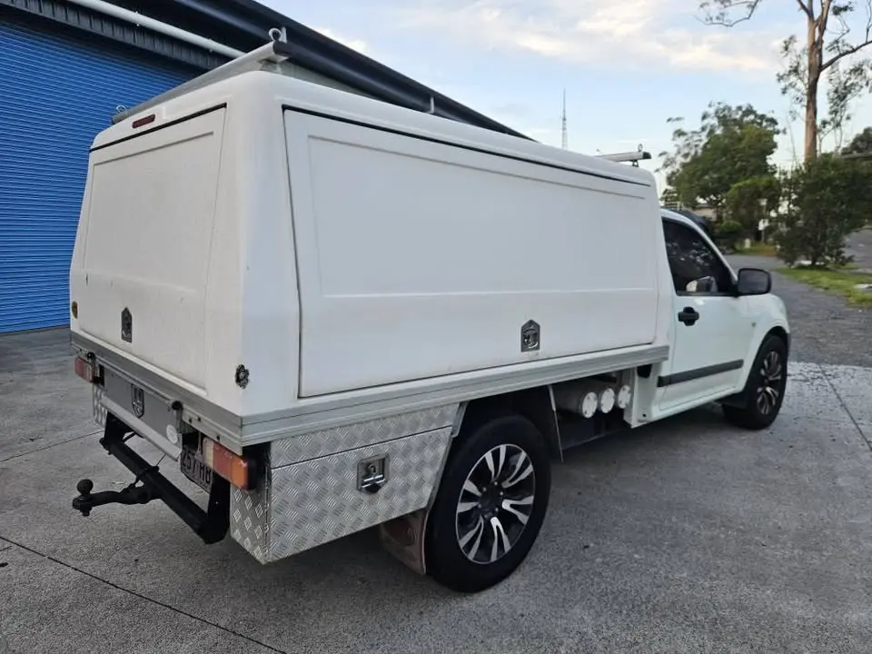 23-06-2026-isuzu-dmaz-traytop-006.webp