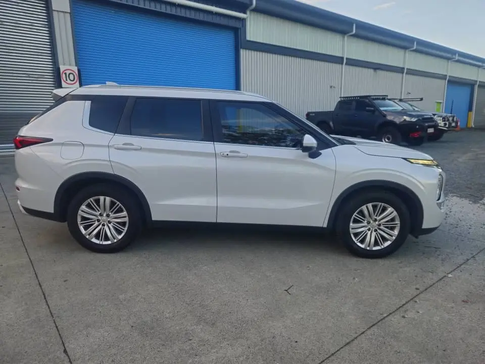 23-06-2026-mitsubishi-outlander-7seater-004.webp