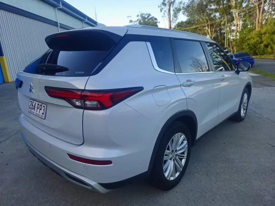 23-06-2026-mitsubishi-outlander-7seater-007.webp