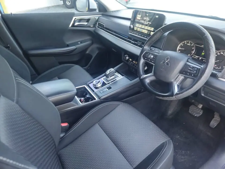 23-06-2026-mitsubishi-outlander-7seater-011.webp