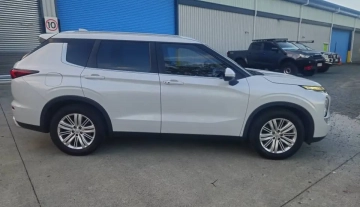 23-06-2026-mitsubishi-outlander-7seater-004.webp