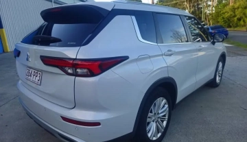23-06-2026-mitsubishi-outlander-7seater-007.webp