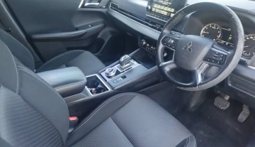 23-06-2026-mitsubishi-outlander-7seater-011.webp